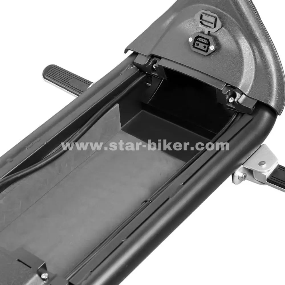 Entnehmbarer 30Ah Lithium-Ionen-Akku mit Ladegerät – praktisches Laden zu Hause oder direkt am Star-Biker Chopper M1P