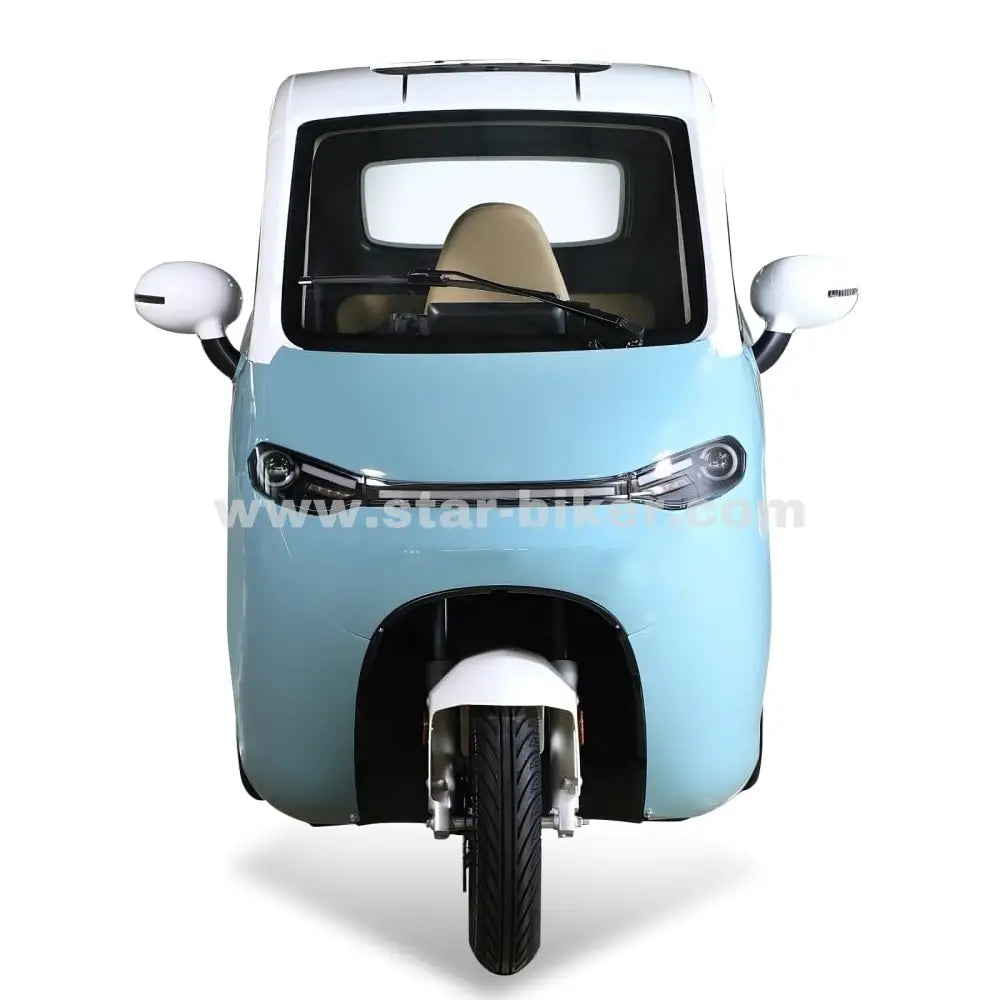 Rückansicht des elektrischen Kabinenrollers Star-Biker 3.0 Li mit EEC-Zulassung, Bremslicht und großem Fensterbereich