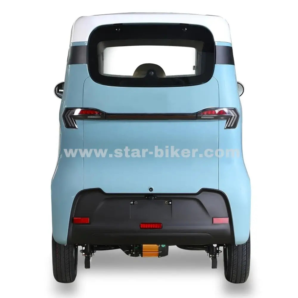 Star-Biker Kabinenroller 3.0 Li von hinten mit LED-Rückleuchten, Rückfahrkamera und kompaktem Dreirad-Design