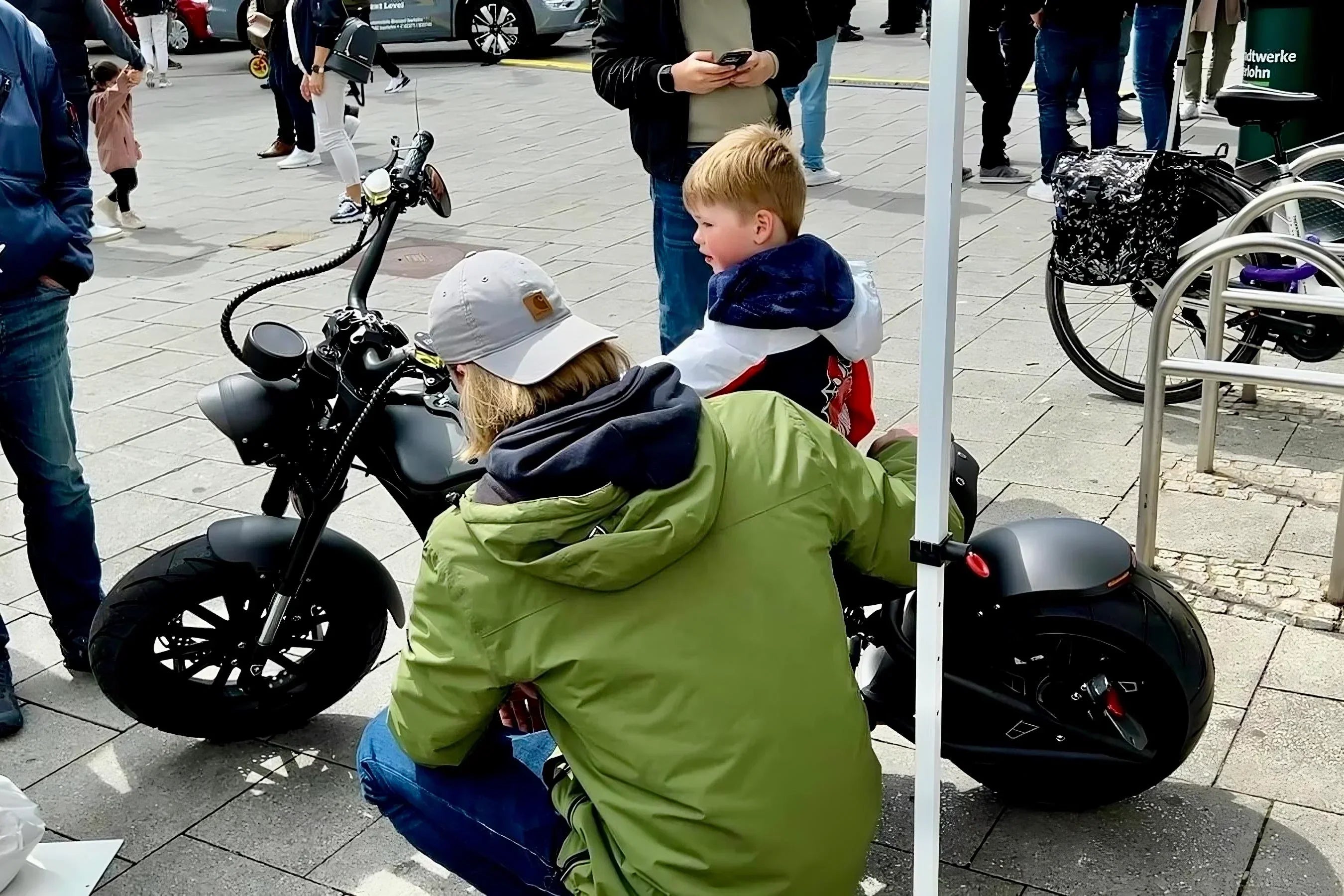 Star-Biker auf dem 46. Iserlohner Autosalon – E-Chopper und Elektroroller direkt vor Ort erleben
