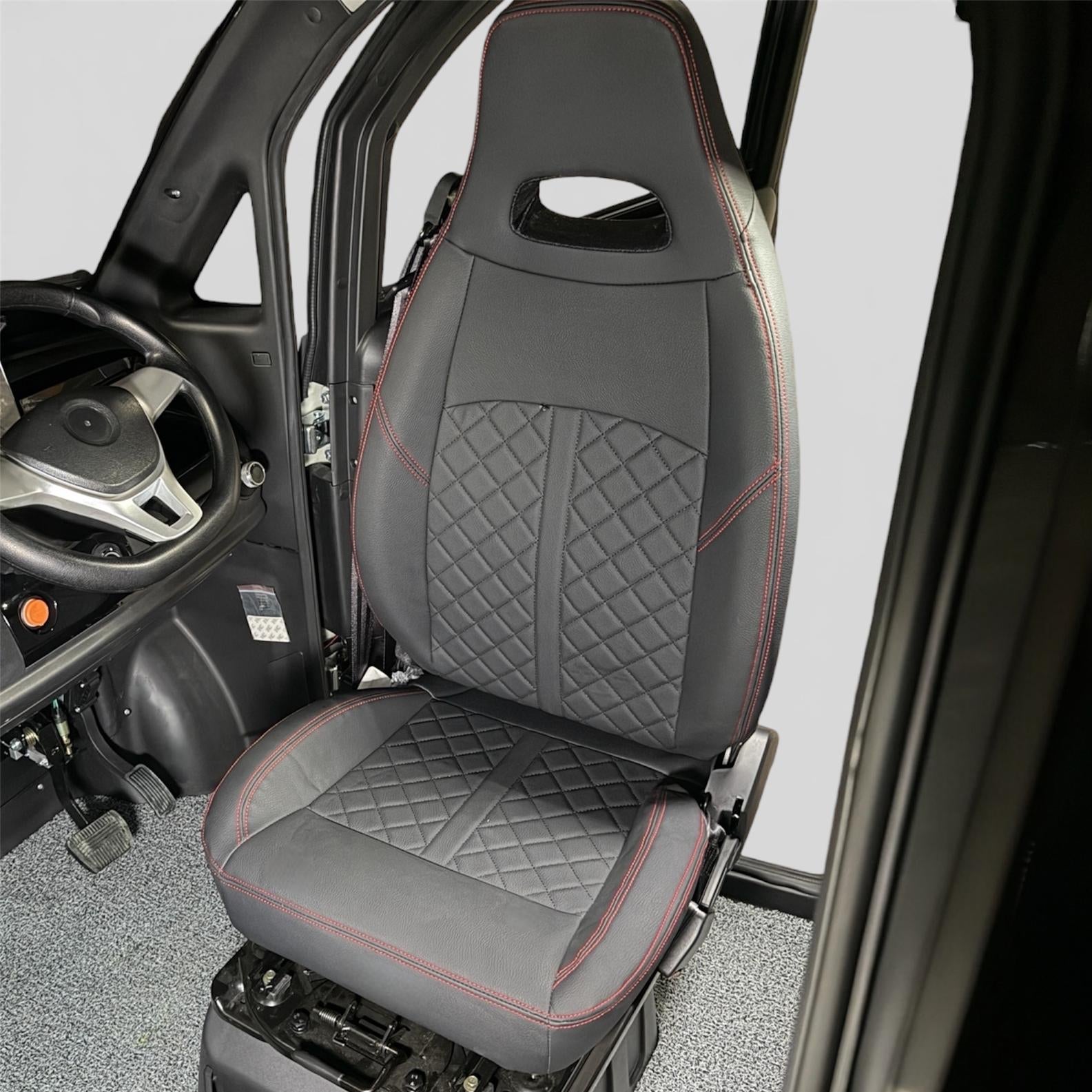 Ergonomischer Fahrersitz im SEVION Kabinenroller mit hochwertiger Polsterung