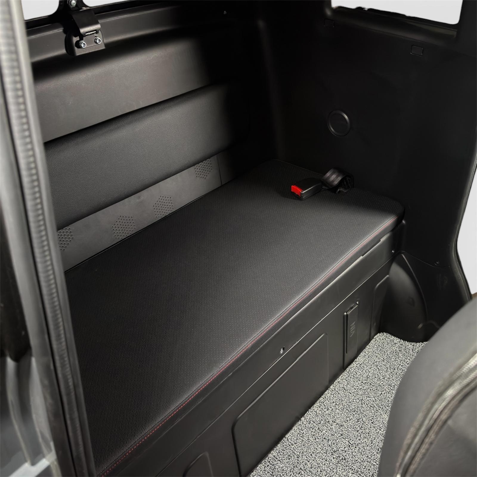 Stauraum im hinteren Bereich des SEVION Kabinenrollers Innenraum