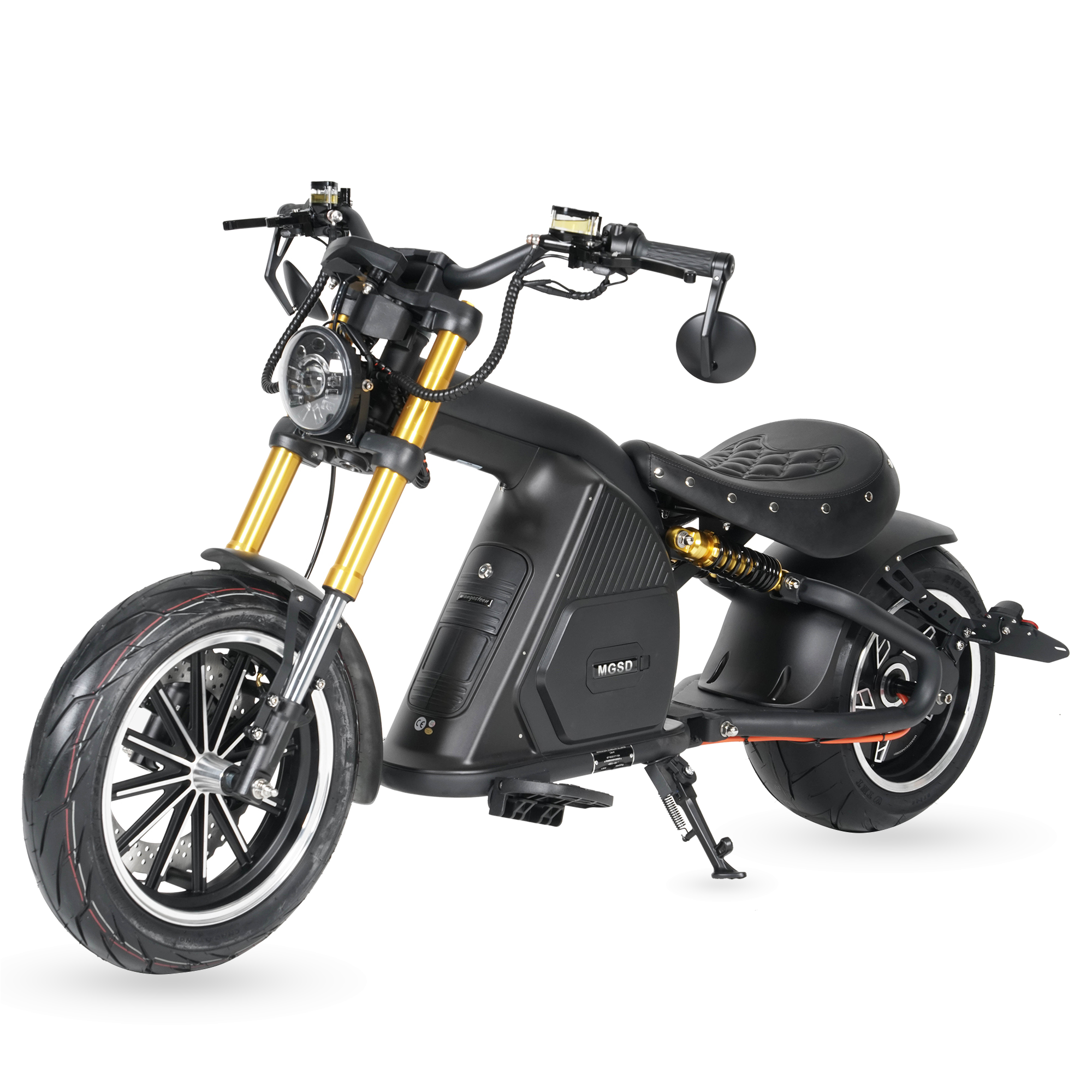 Star-Biker Bobber M8S Custom 85 km/h in Shadow Black, schräg von vorn mit Vorderrad links im Bild