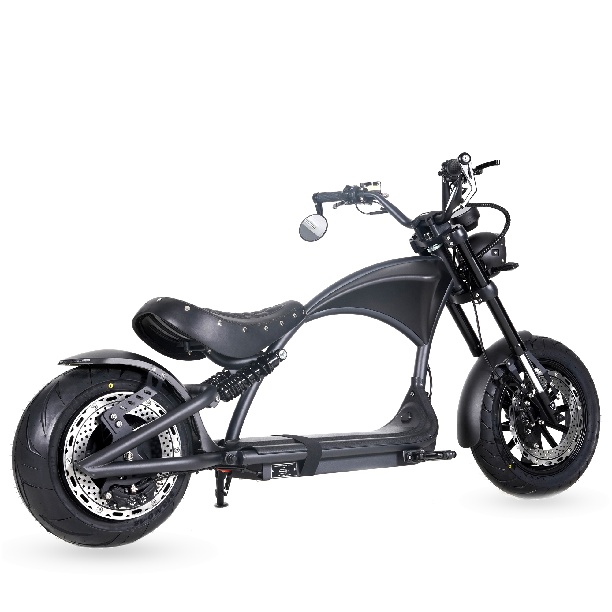 Star-Biker Chopper M1P Custom in Shadow Black, schräg von hinten mit breitem Hinterreifen links im Bild
